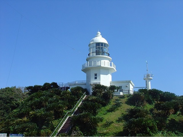 都井岬灯台（といみさき）